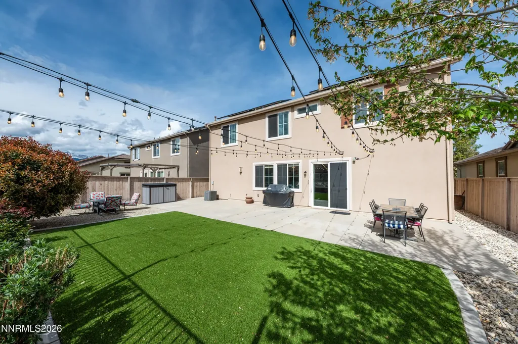 2084 Whitecliff Reno NV 89521