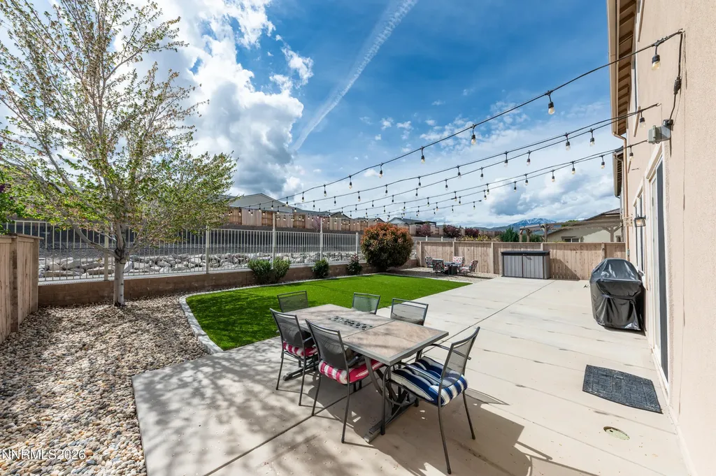 2084 Whitecliff Reno NV 89521