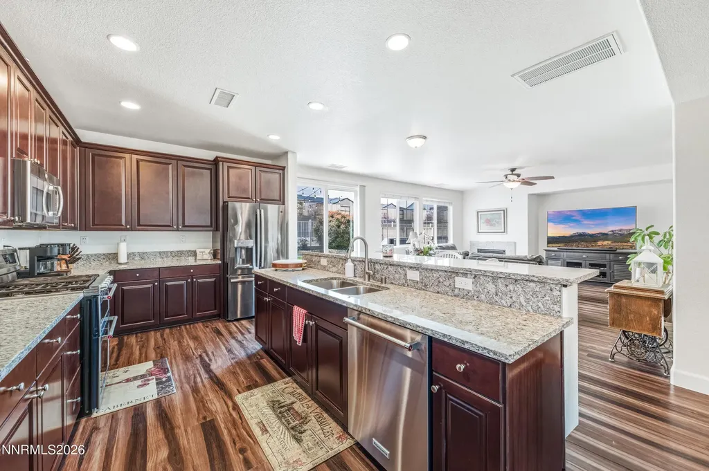 2084 Whitecliff Reno NV 89521