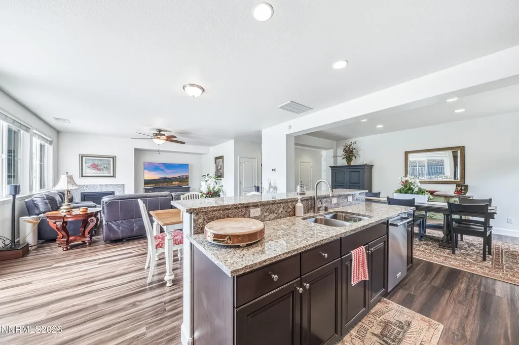 2084 Whitecliff Reno NV 89521