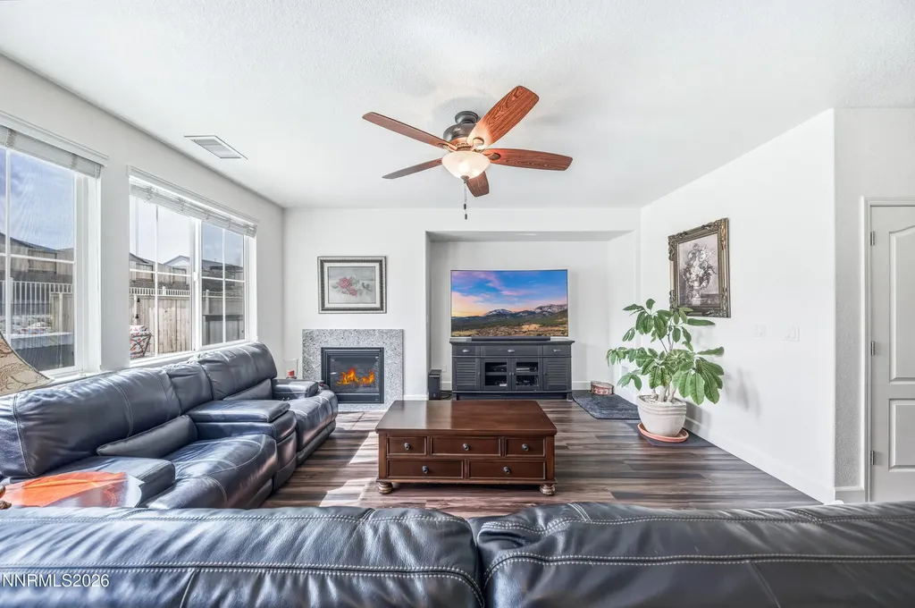2084 Whitecliff Reno NV 89521