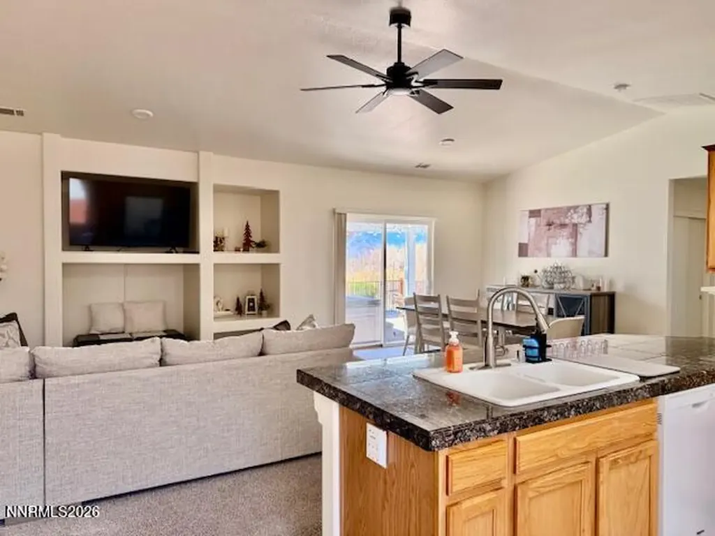 1147 White Oak Loop Minden NV 89423