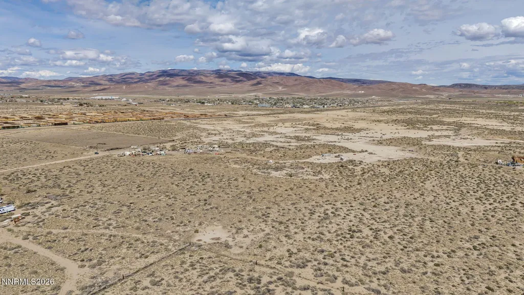 3720 Lemon Silver Springs NV 89429