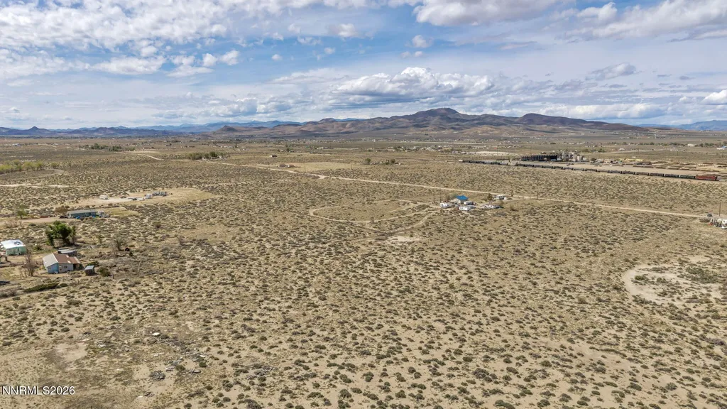 3720 Lemon Silver Springs NV 89429