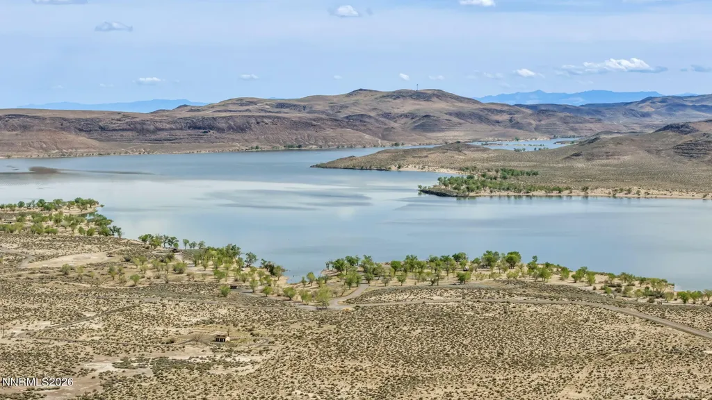 3720 Lemon Silver Springs NV 89429