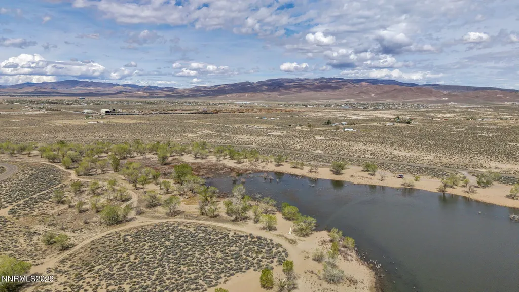 3720 Lemon Silver Springs NV 89429