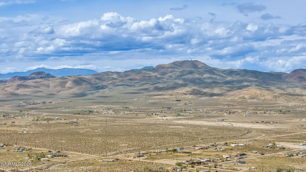 3720 Lemon Silver Springs NV 89429