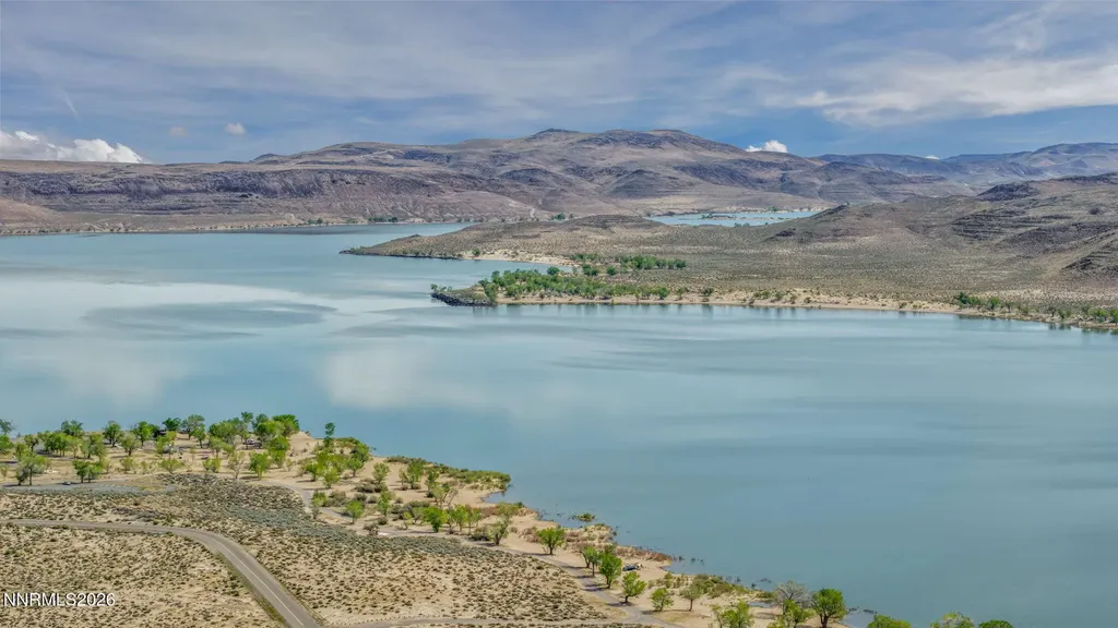 3720 Lemon Silver Springs NV 89429
