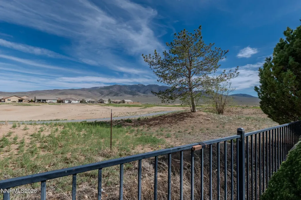 913 Lakeview Dayton NV 89403
