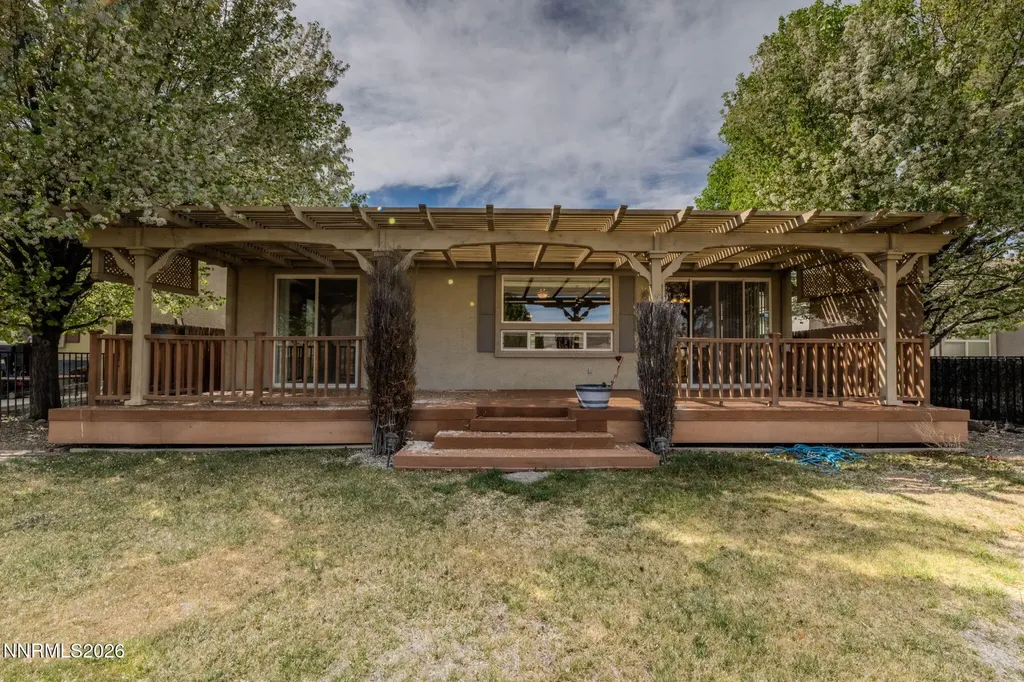 913 Lakeview Dayton NV 89403