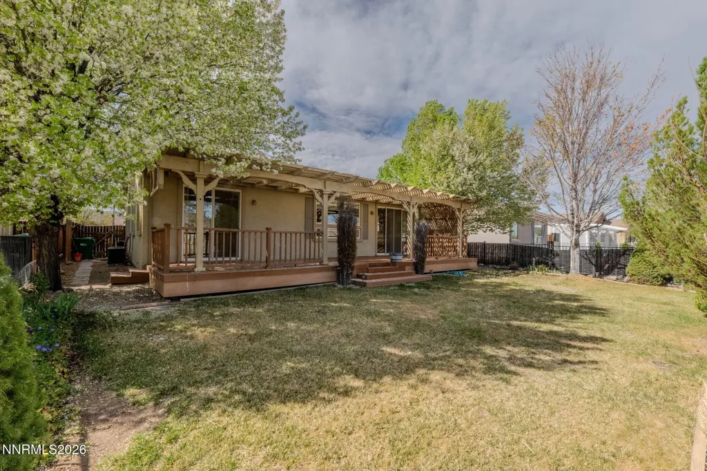 913 Lakeview Dayton NV 89403
