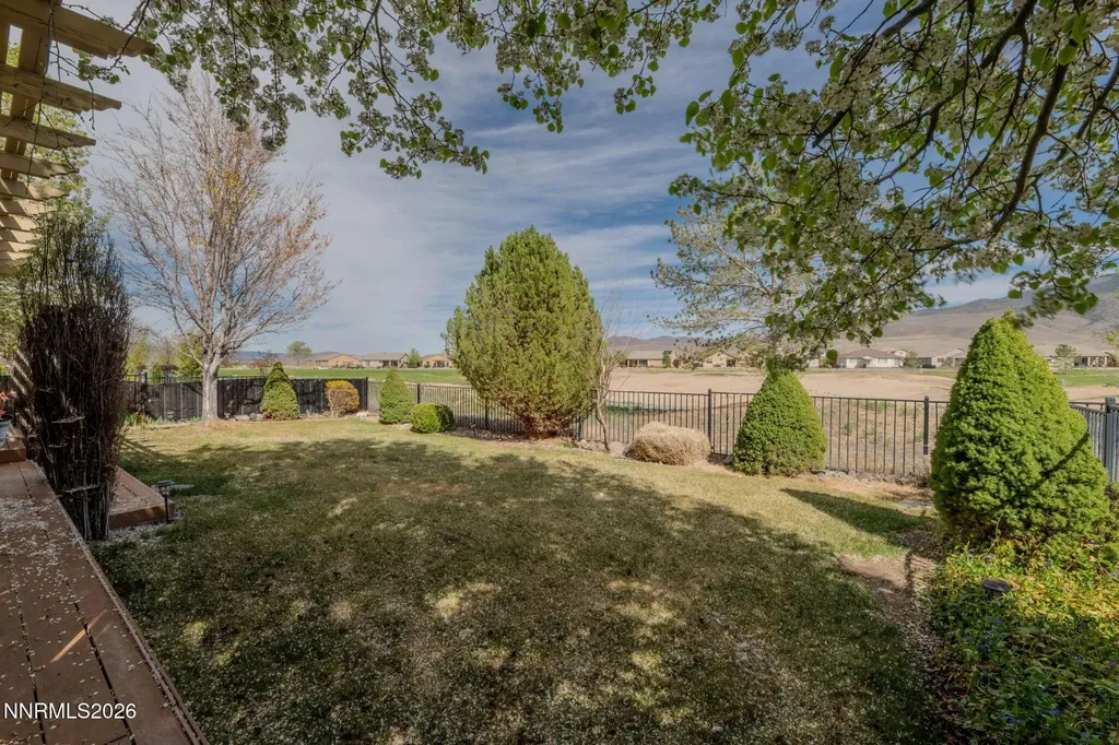913 Lakeview Dayton NV 89403