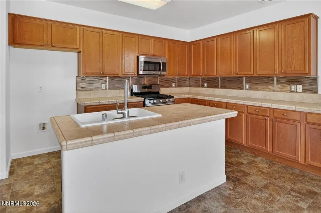 1096 Crown View Reno NV 89523