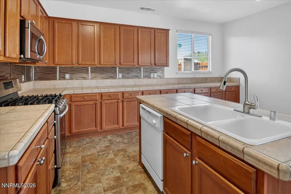1096 Crown View Reno NV 89523