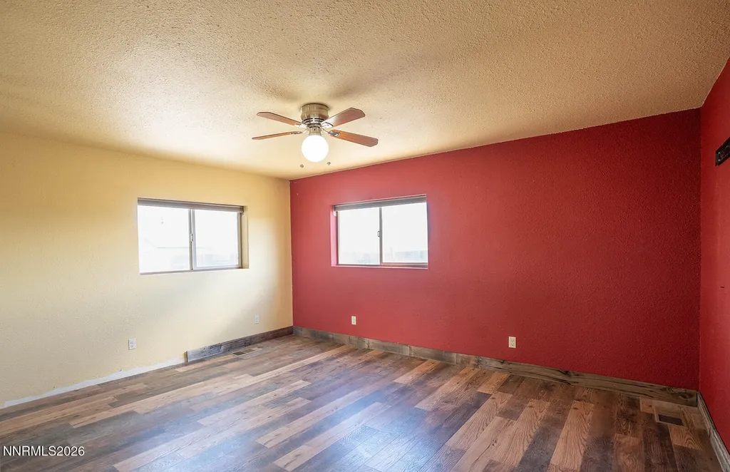 2 Pinehurst Yerington NV 89447