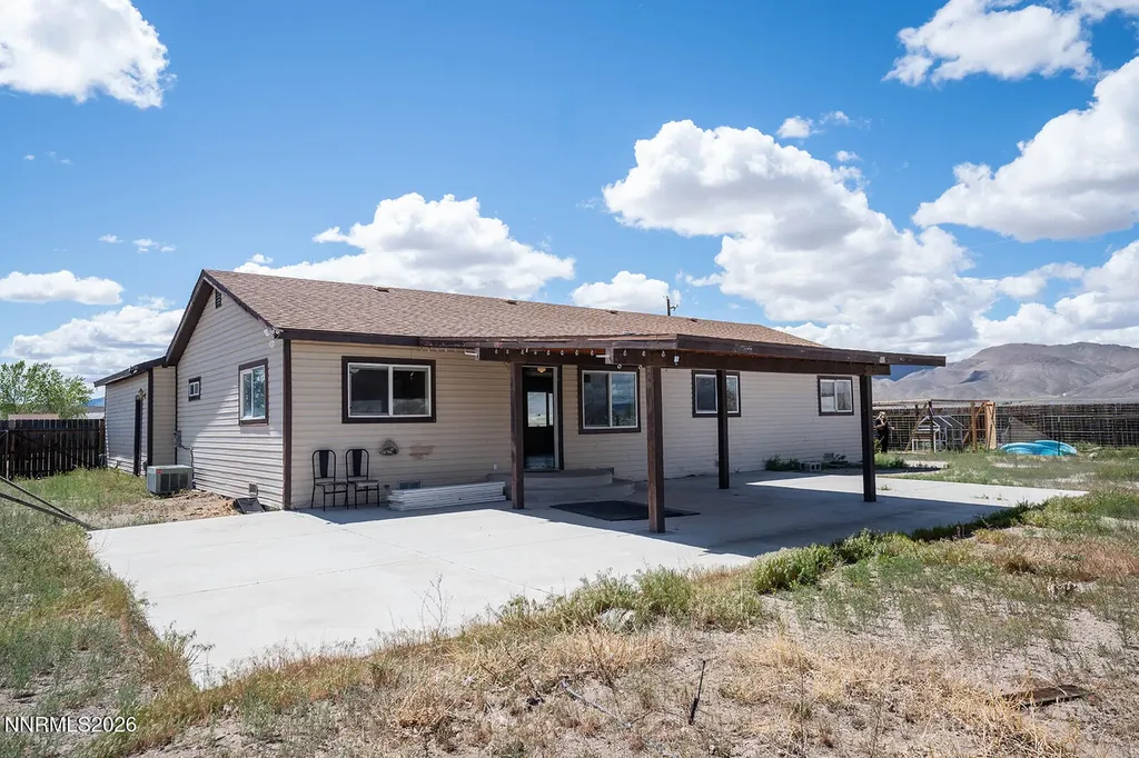 2 Pinehurst Yerington NV 89447
