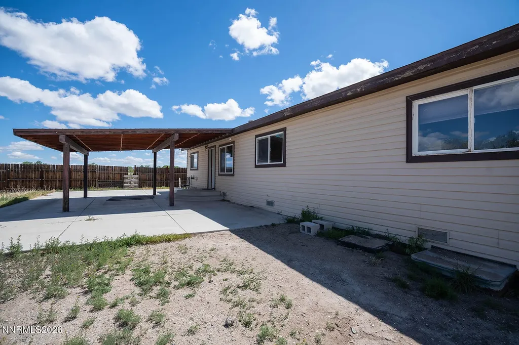 2 Pinehurst Yerington NV 89447