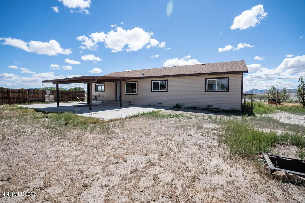 2 Pinehurst Yerington NV 89447