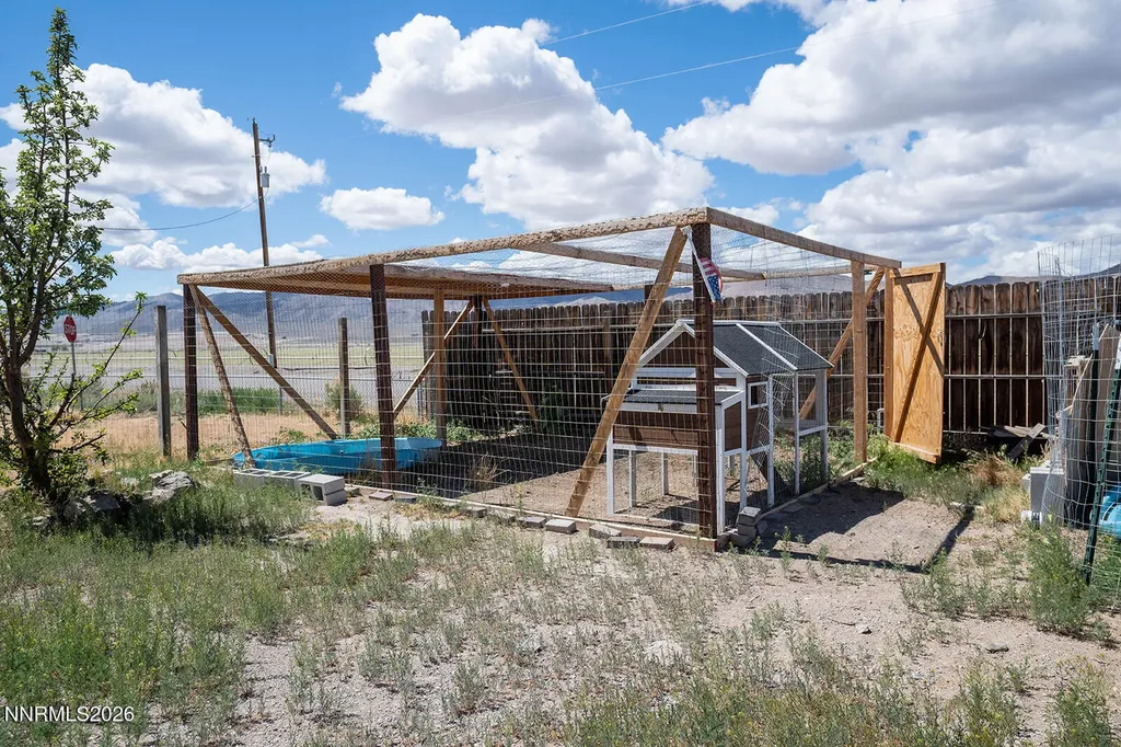 2 Pinehurst Yerington NV 89447