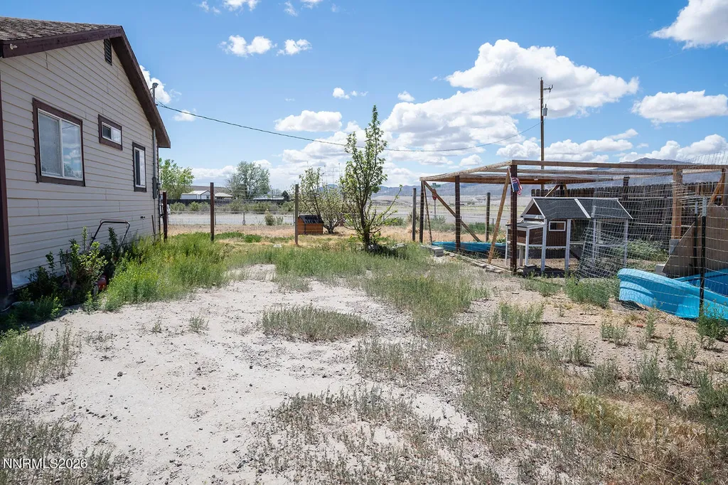 2 Pinehurst Yerington NV 89447
