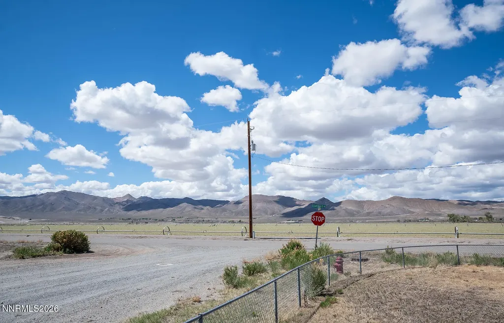 2 Pinehurst Yerington NV 89447