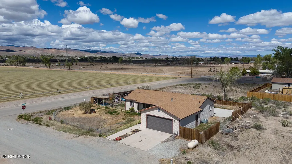2 Pinehurst Yerington NV 89447
