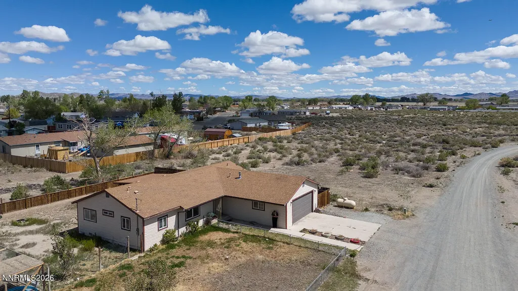 2 Pinehurst Yerington NV 89447