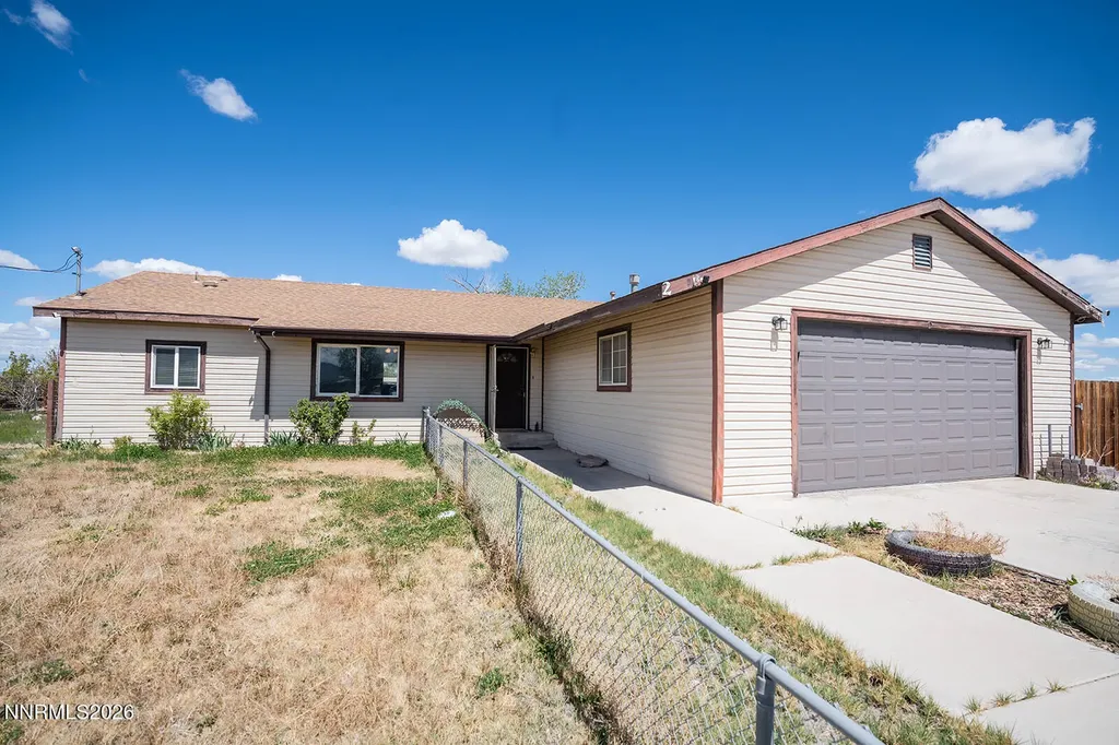 2 Pinehurst Yerington NV 89447