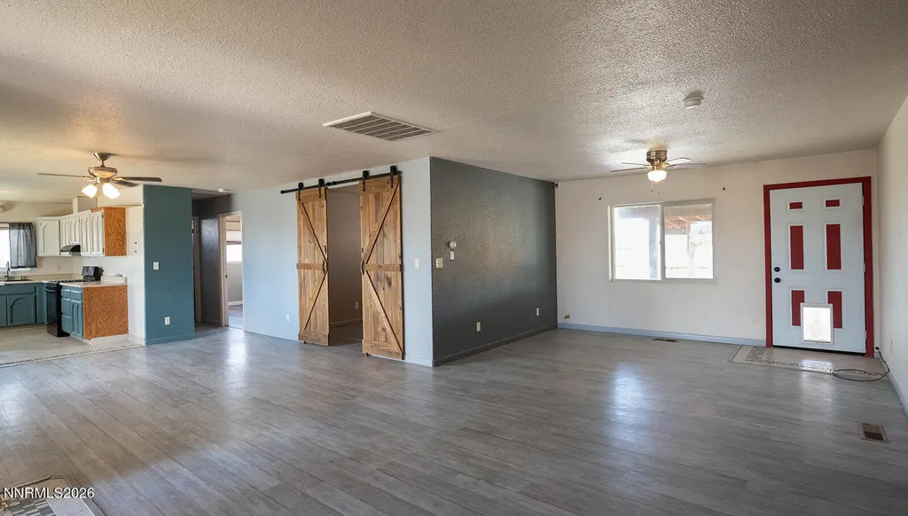 2 Pinehurst Yerington NV 89447