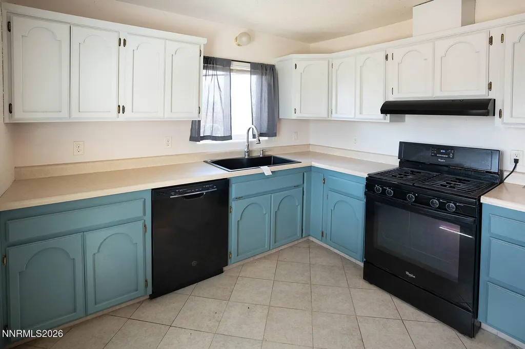 2 Pinehurst Yerington NV 89447
