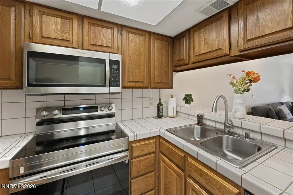 3095 Lakeside Reno NV 89509