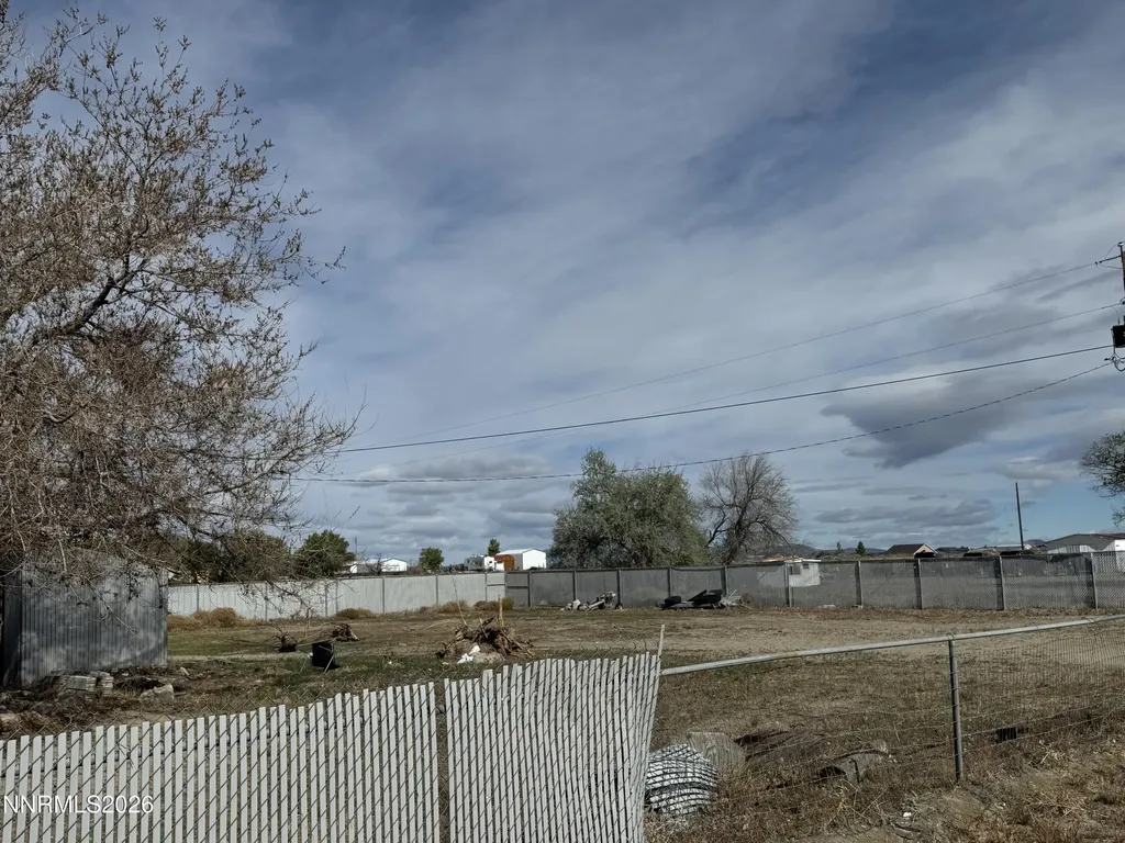 1233 Briggs Fallon NV 89406
