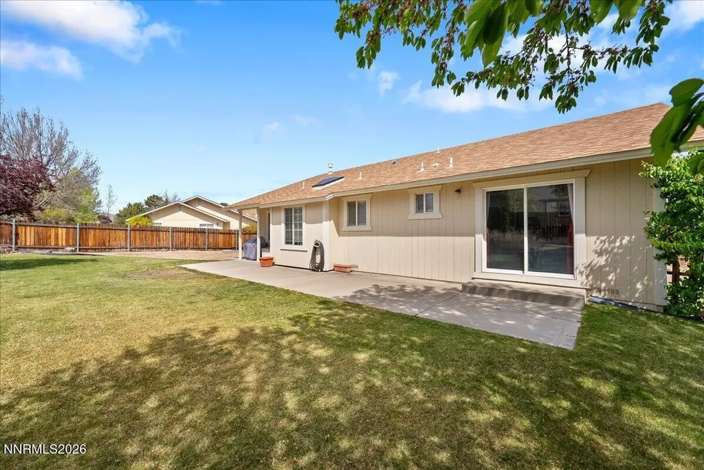1053 Turtledove Sparks NV 89441