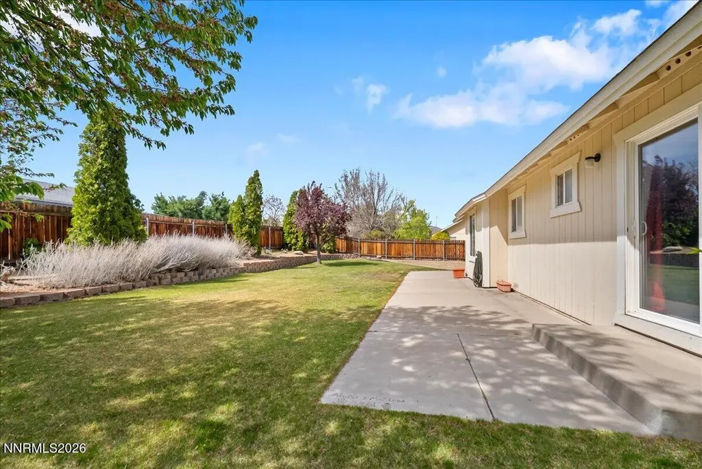 1053 Turtledove Sparks NV 89441