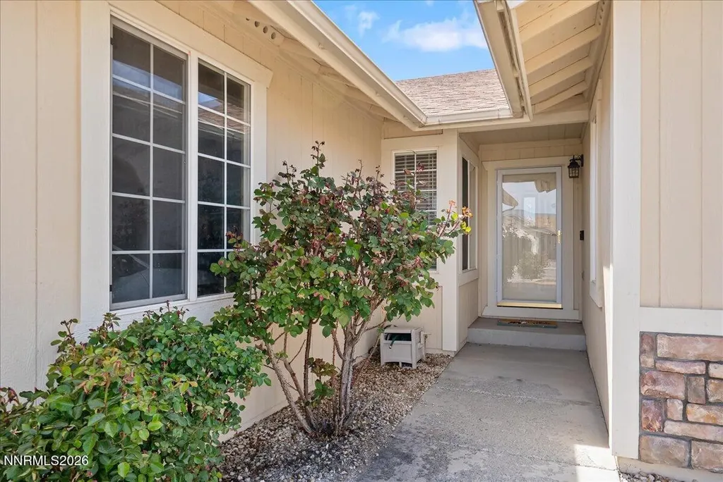 1053 Turtledove Sparks NV 89441