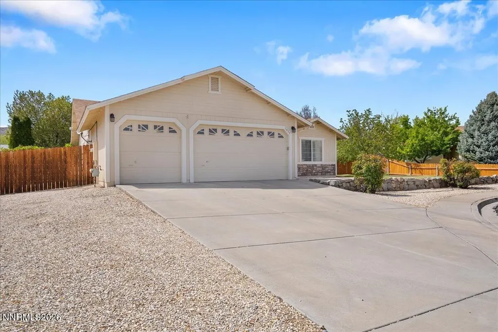 1053 Turtledove Sparks NV 89441