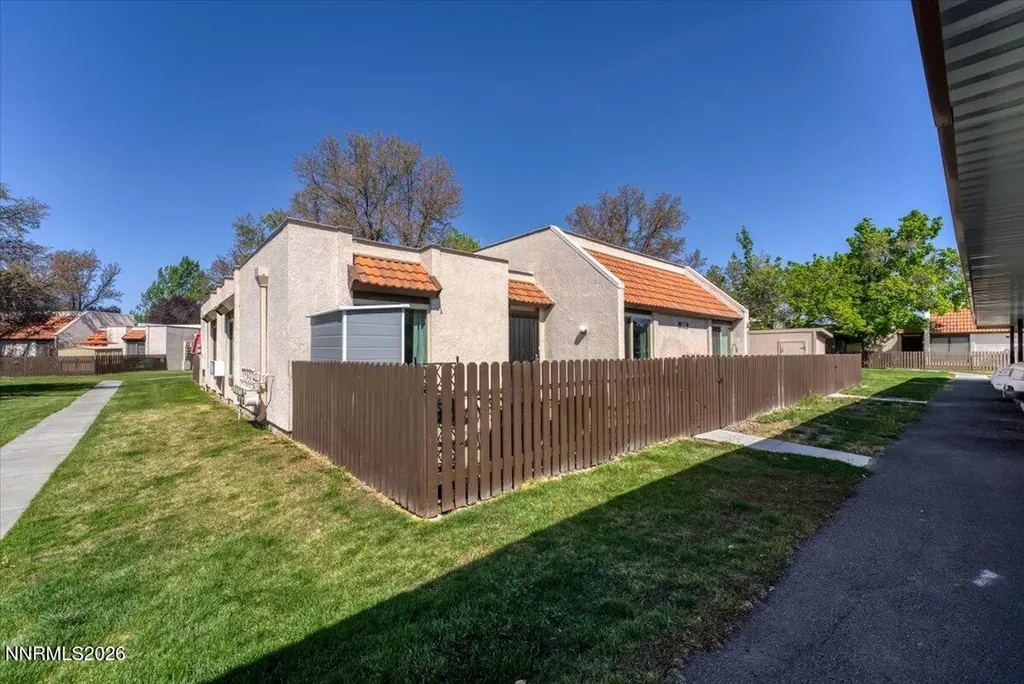 1052 Baywood Sparks NV 89434