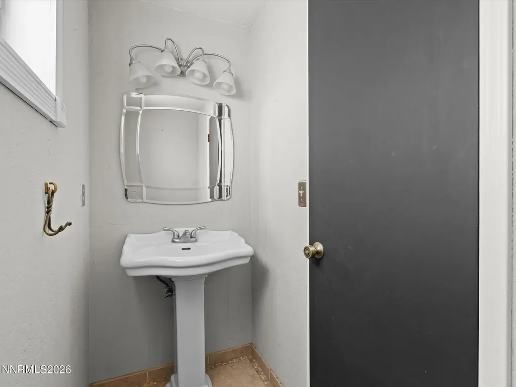 5200 Range Land Reno NV 89510