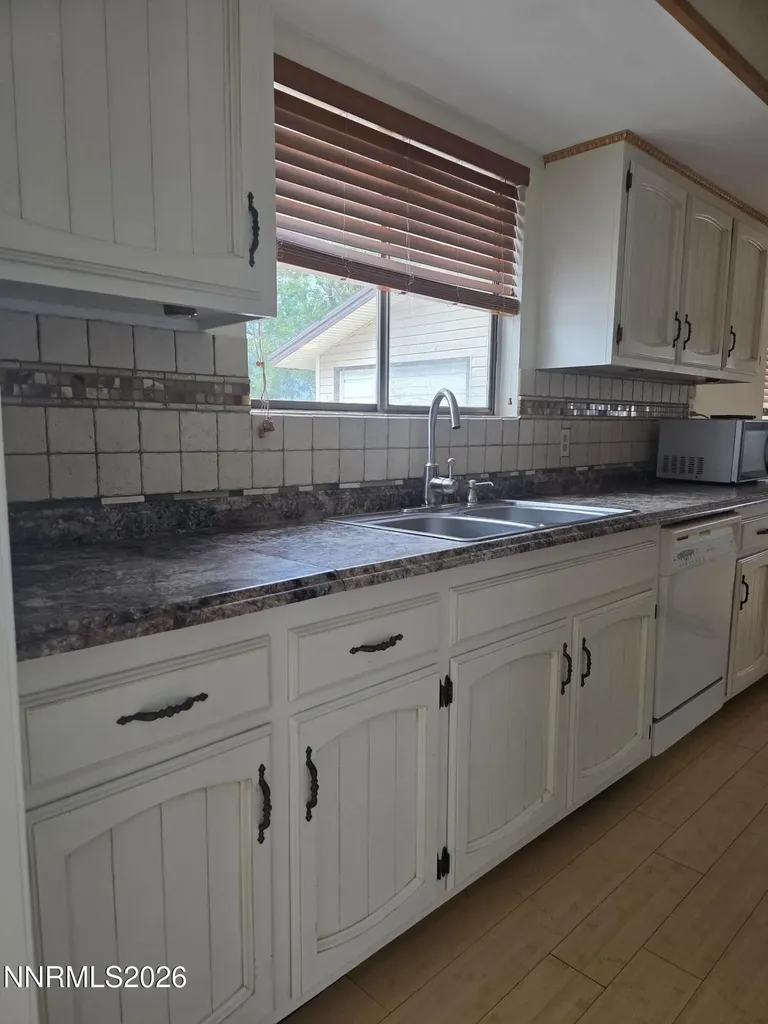 140 Aurora Hawthorne NV 89415