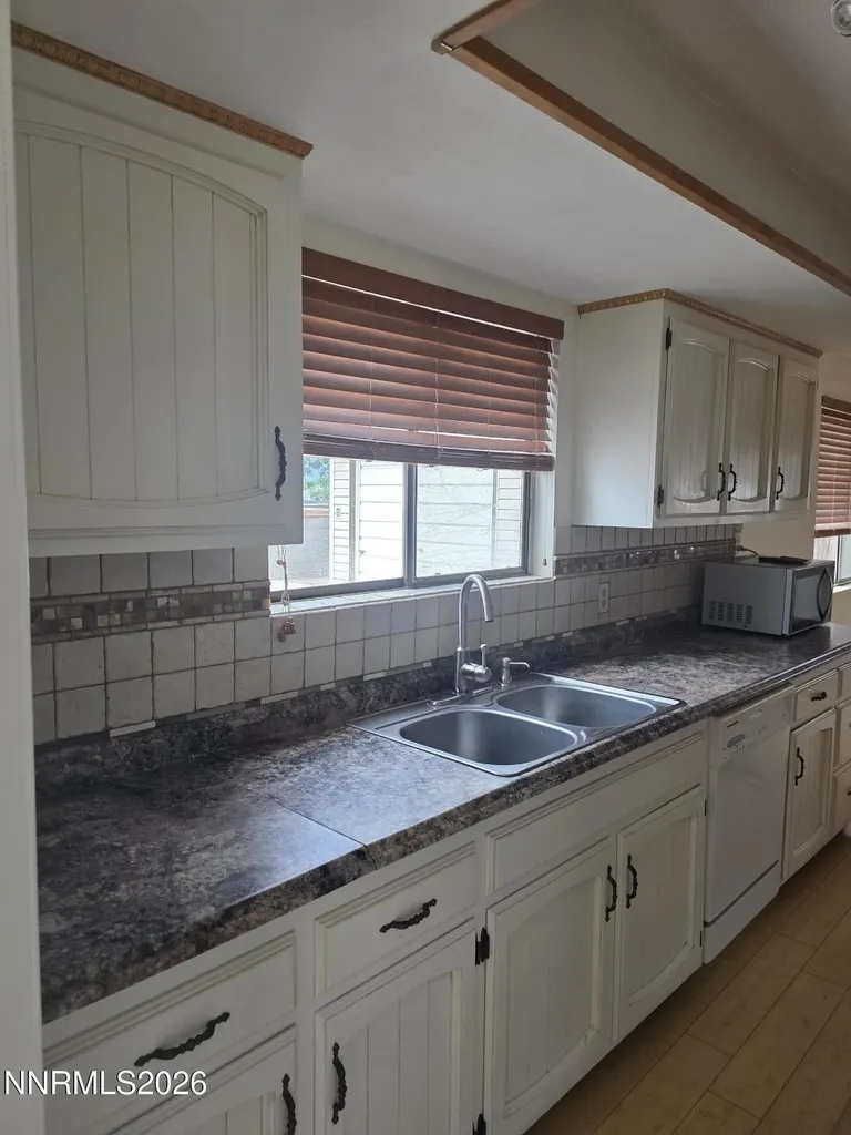 140 Aurora Hawthorne NV 89415