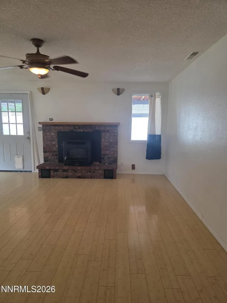 140 Aurora Hawthorne NV 89415