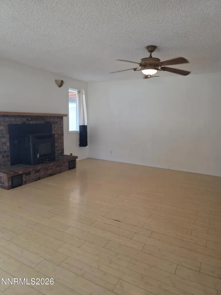 140 Aurora Hawthorne NV 89415