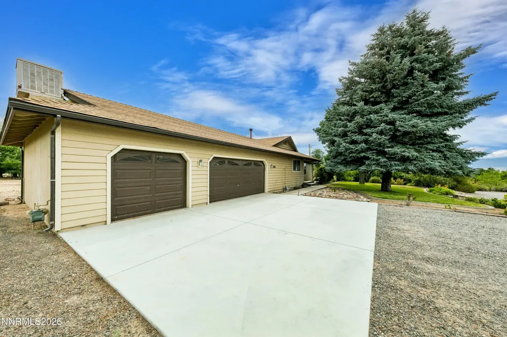 1565 Shirley Minden NV 89423