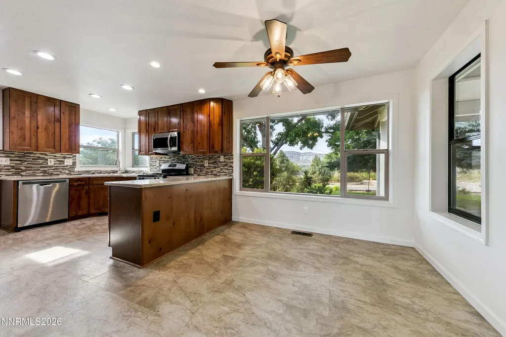 1565 Shirley Minden NV 89423