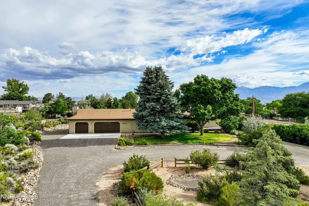 1565 Shirley Minden NV 89423