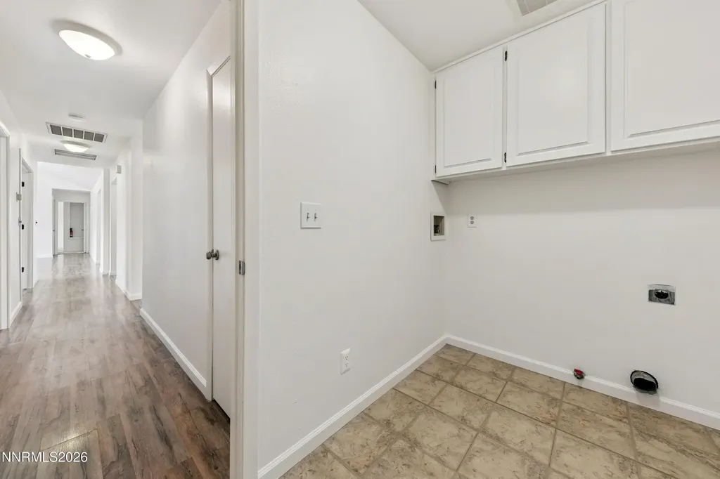 1565 Shirley Minden NV 89423