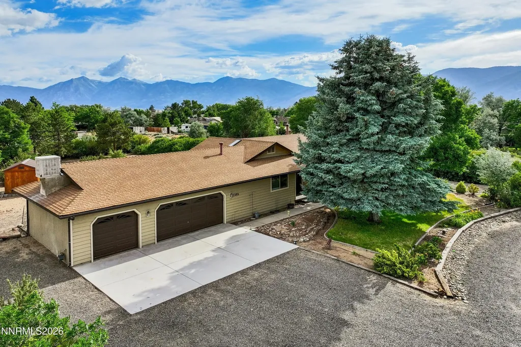 1565 Shirley Minden NV 89423