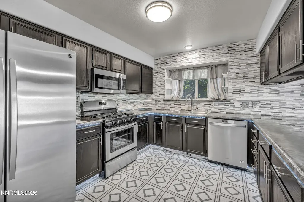 652 Silver Lace Fernley NV 89408