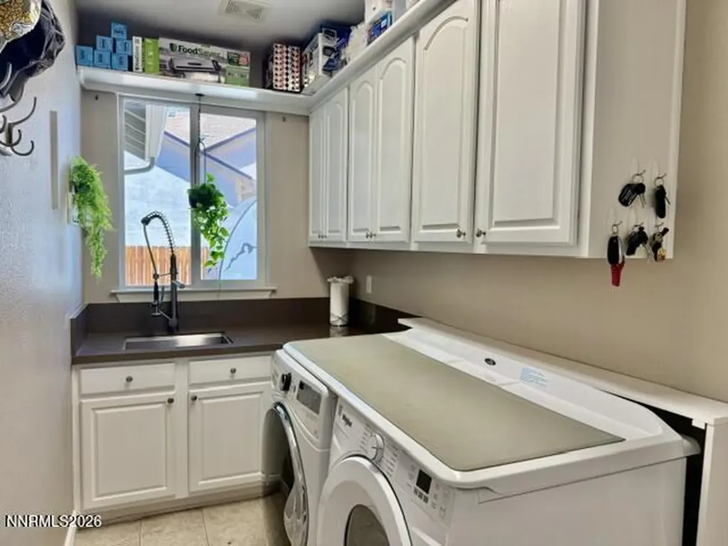 2911 La Cresta Minden NV 89423