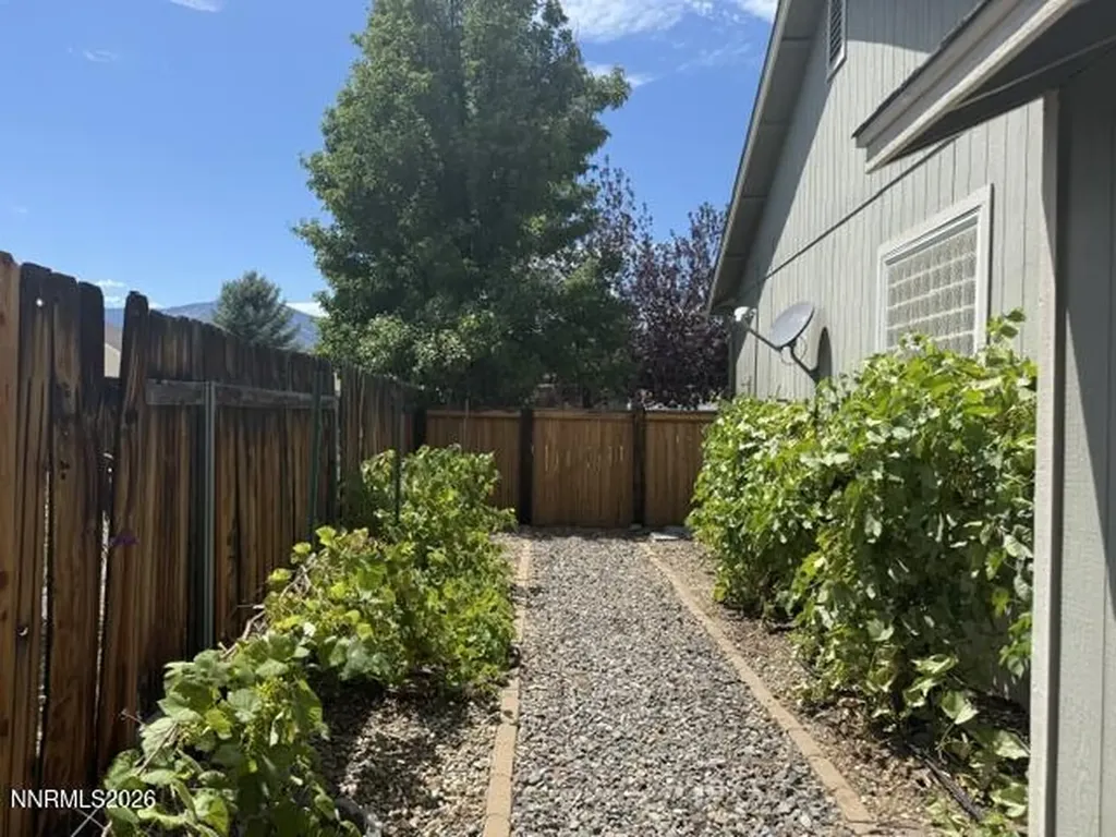 2911 La Cresta Minden NV 89423